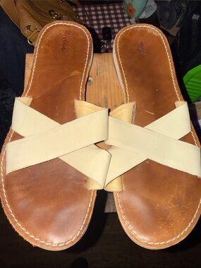 OluKai Ke'a Leather Criss Cross Tan Sandals Slides Vacation Travel Beach Size 10